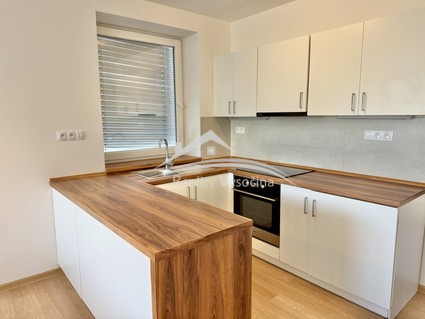 Pronájem moderního bytu 2+kk s parkovacím stáním – Havlíčkův Brod - Fotka 1