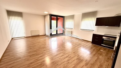 Pronájem pěkného zděného bytu 3+kk 91 m2 s garáží, Havlíčkův Brod - Stromovka - Fotka 3