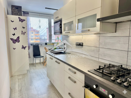 Podnájem velmi pěkného zrekonstruovaného bytu 3+1 v Jihlavě - Fotka 1