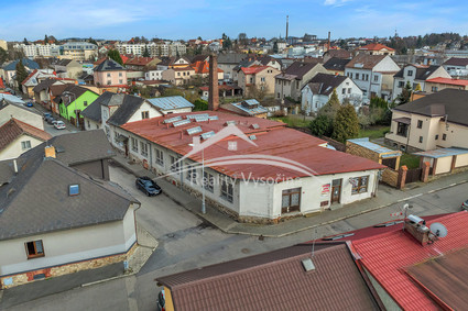 Rozsáhlý provozní areál v Havlíčkově Brodě – výroba, skladování i služby - Fotka 1