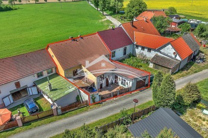 Rodinný dům 4+1 s garáží, dílnou a zahradní chatou ve Vlčetíně u Žirovnice - Fotka 1