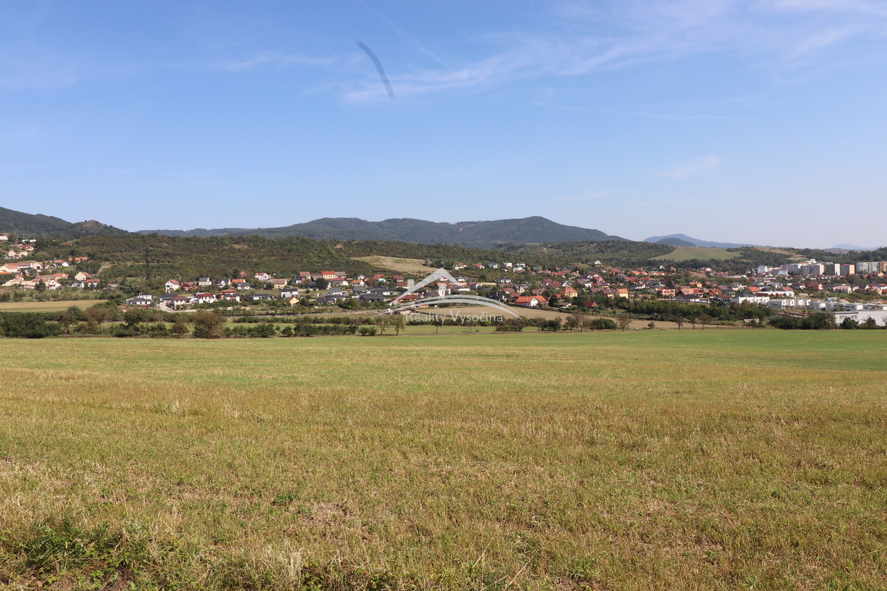 Stavební nezasíťovaný pozemek v obci Litoměřice.